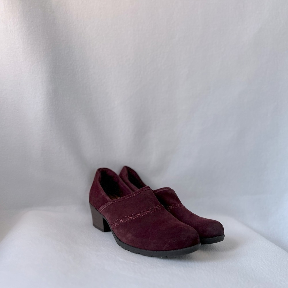 Earth Origins Size 7 Raisin/Plum/Burgundy Suede Shoes.